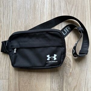 Under Armour - UA Essential
Waist Bag Crossbody
